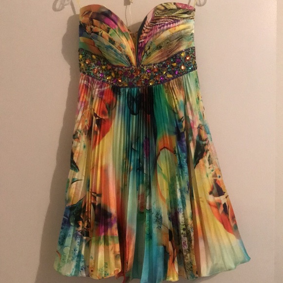 Beautiful Colorful Dress - Picture 1 of 2